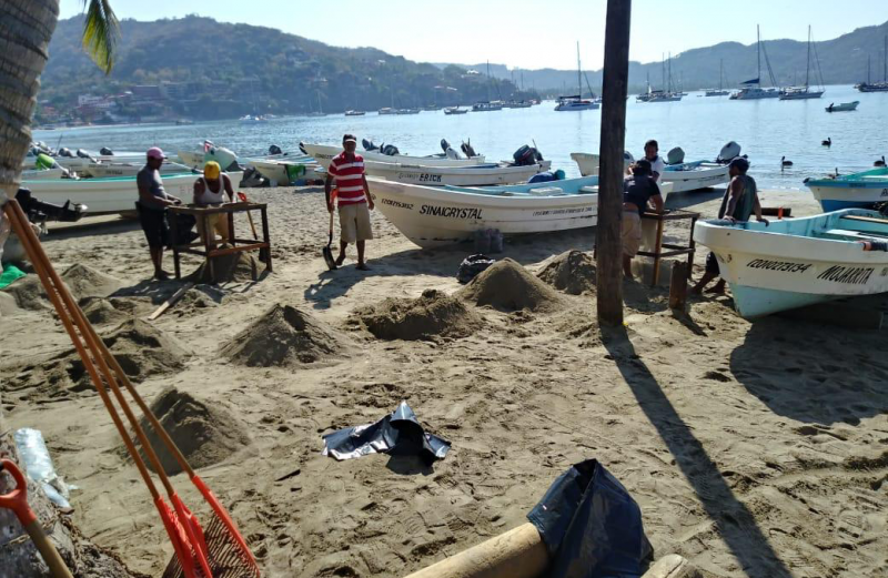 Cooperativas Pesqueras limpian las playas de Zihuatanejo