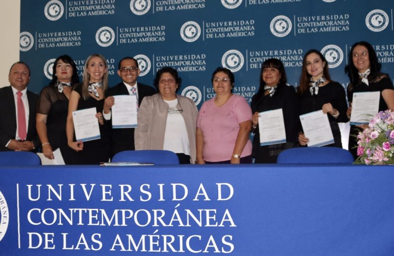 Toman protesta como Doctores; presentan su examen de Grado