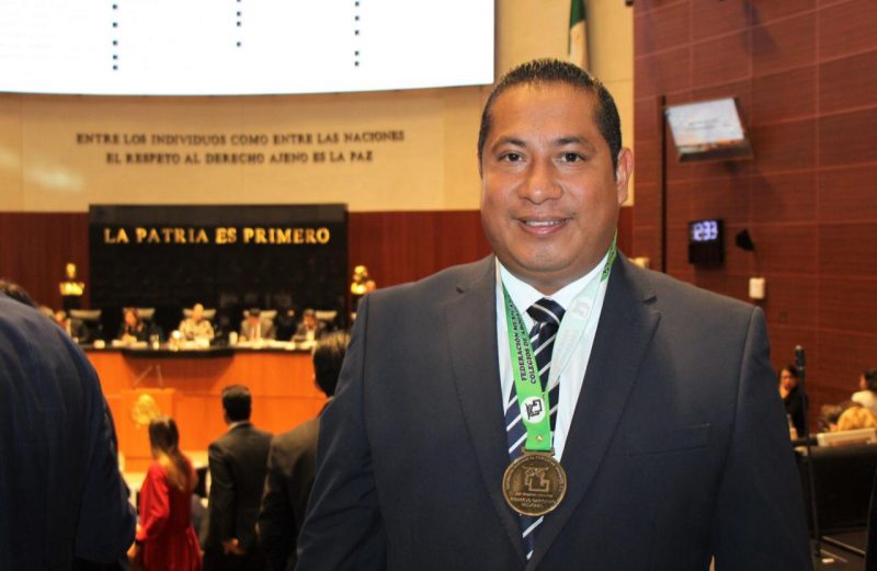 Otorgan la condecoración Legión de Honor a Marco Aurelio Nava, Director del Instituto de la Defensoría Pública de Michoacán